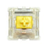 Close-up van Gateron KS-9 Yellow switch met gele stem en transparante behuizing